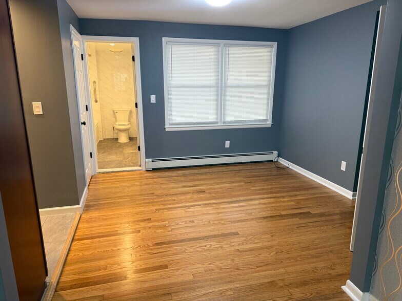 Building Photo - 25 Melrose Pl