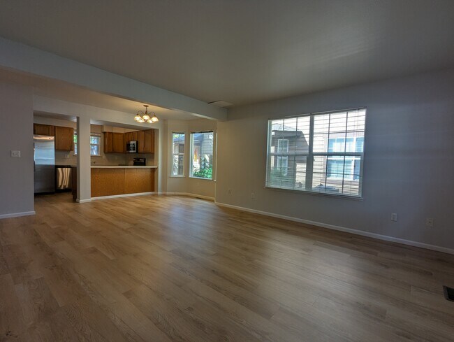 Building Photo - 4515 Starflower Dr