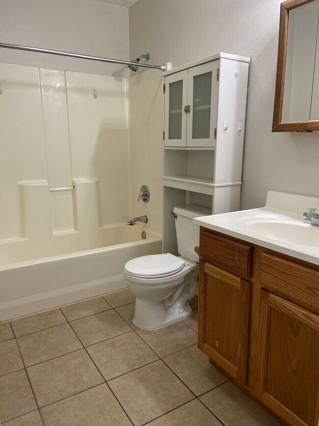 Building Photo - Apartment in Branson East, Kirbyville