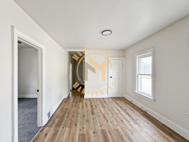 Building Photo - 1501 S 10th St