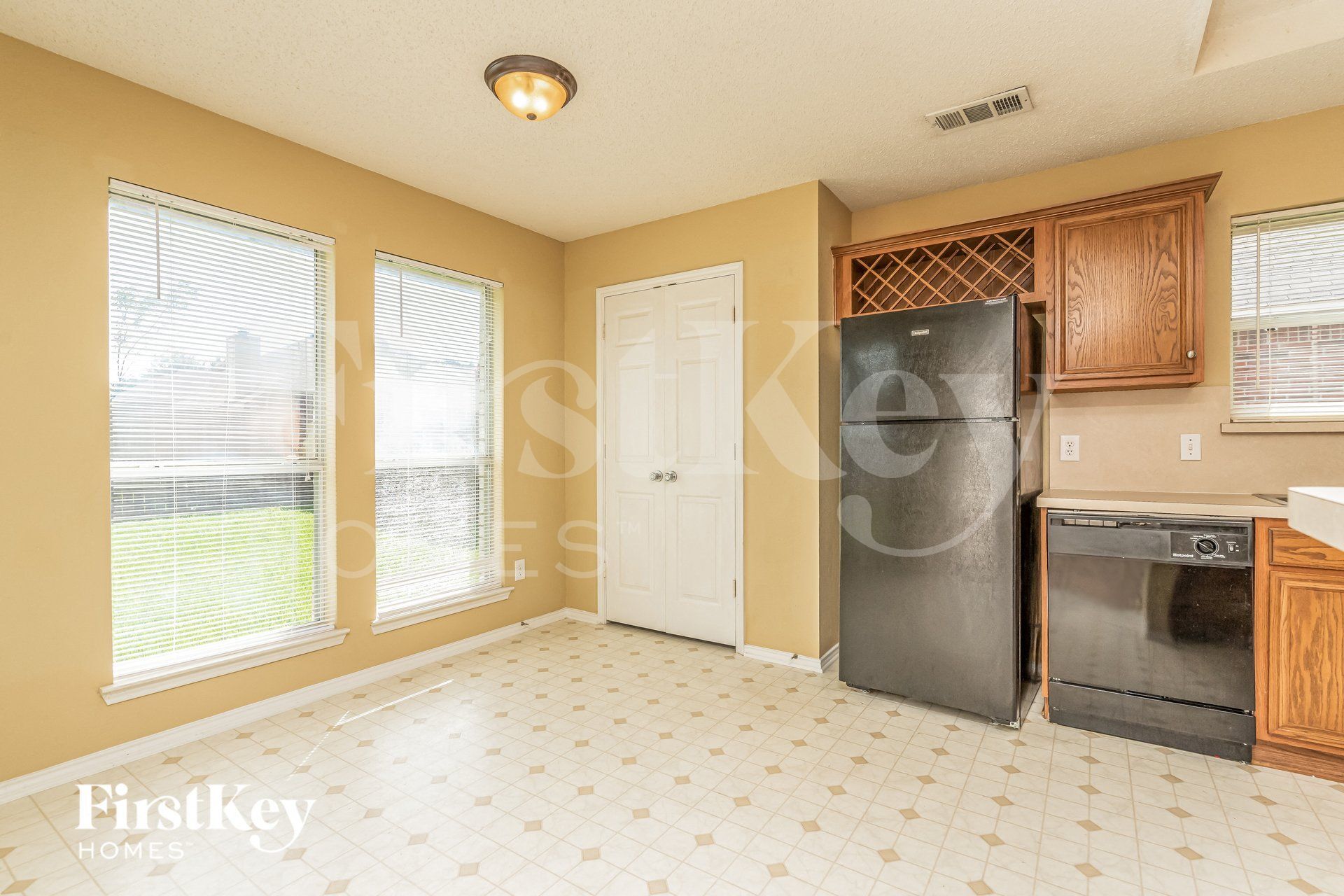 Building Photo - 137 Sequoia Rd