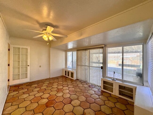 Building Photo - 55+ 2 bedroom 2 bathroom Sun City home for LEASE!