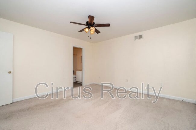 Building Photo - 9 Towne Square Dr