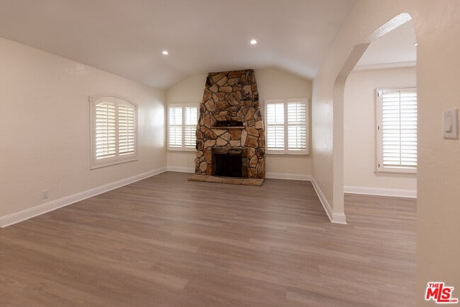 Building Photo - 4360 Kraft Ave