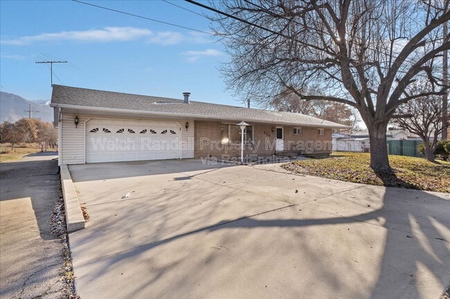 Building Photo - 506 N Geneva Rd