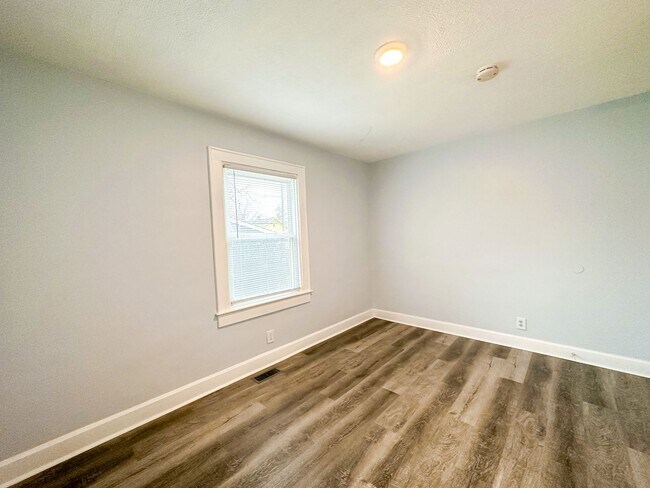 Building Photo - 840-840 N Chester Ave