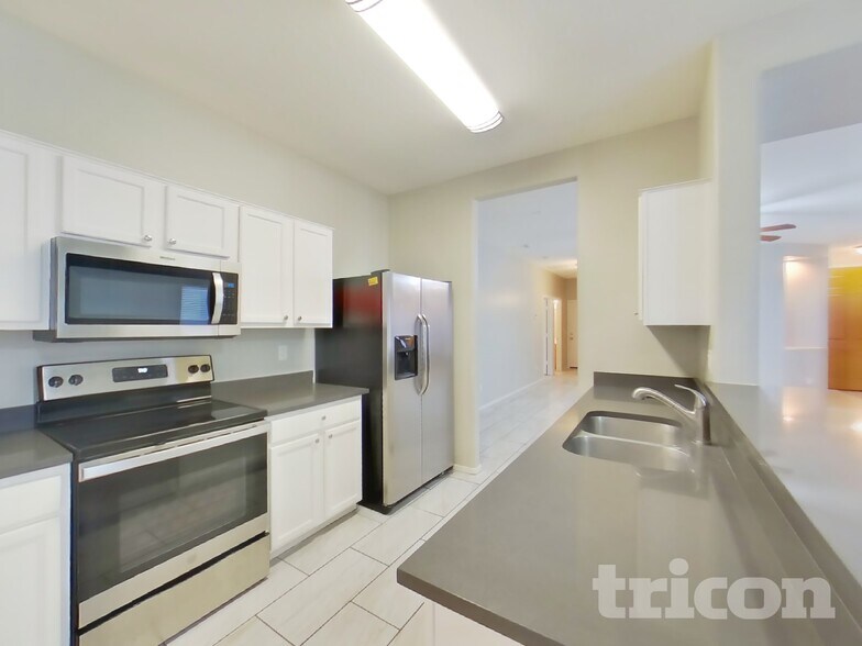 Building Photo - 442 E Cheyenne Rd