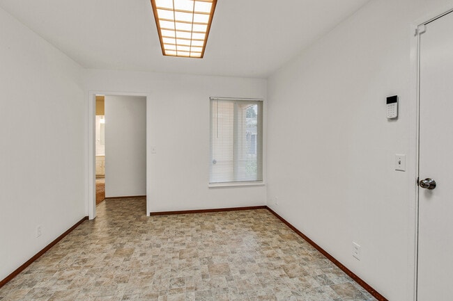 Building Photo - 1163 Crespi Dr