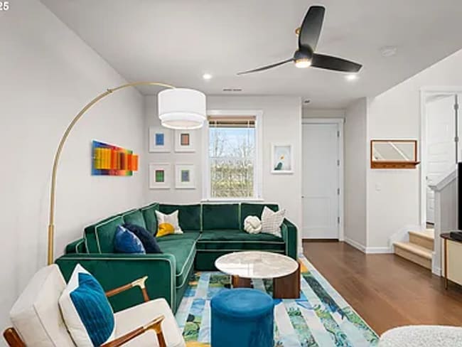 Building Photo - Luxury Living in Reed’s Crossing – Designe...