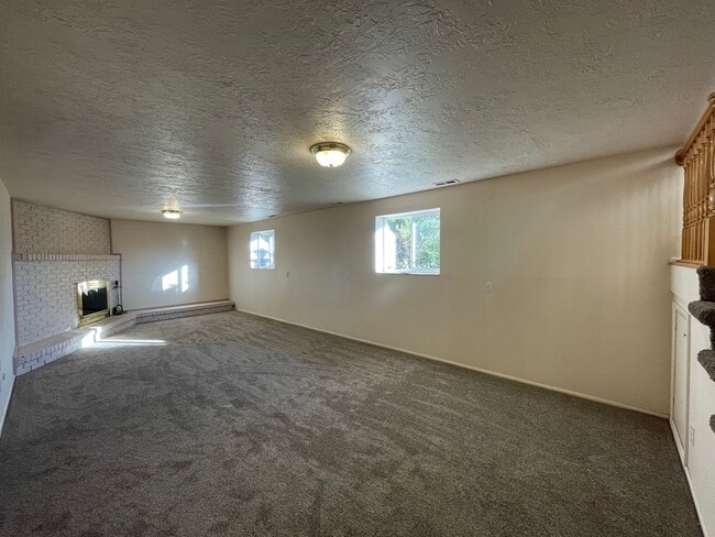 Building Photo - Spacious House on the Northeast Bench in Orem