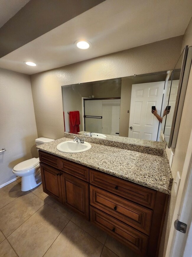 Building Photo - Charming Single-Story Home