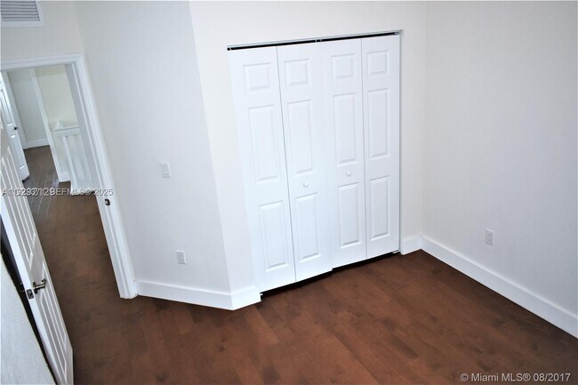 Building Photo - 6930 NW 106th Ave