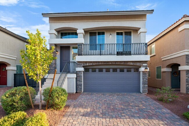 Building Photo - Modern upgrades, Tesla solar, and versatil...