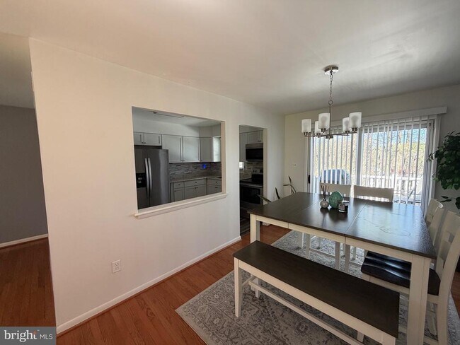 Building Photo - 18 Jameson Ln