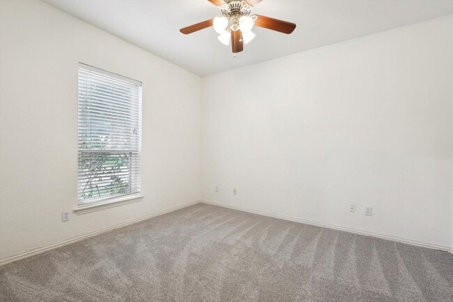 Building Photo - 6043 Fieldstone Dr