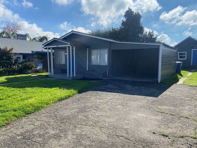 Building Photo - 3841