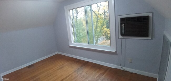 Building Photo - 1 br, 1 bath 4plex - 2303 West McKinley Av...