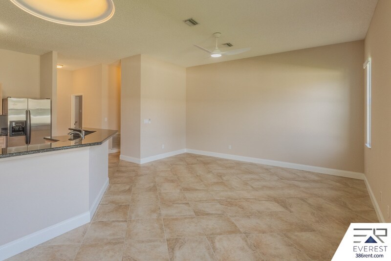Building Photo - 14 Lysander Ln