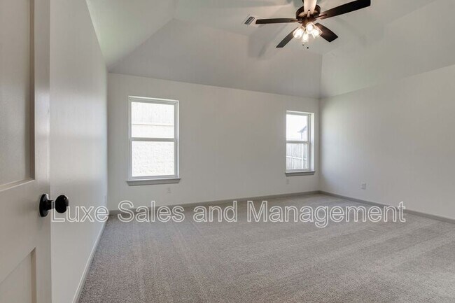 Building Photo - 6133 Frankie Lynn Ln