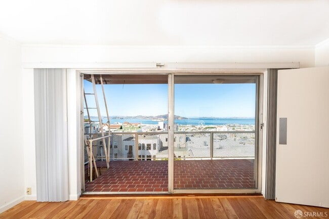 Building Photo - 866 Green St