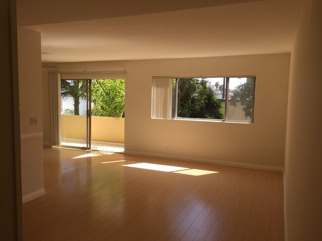 Building Photo - 3410 Club Dr