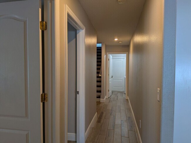 Building Photo - 5/3 Single Family Home at East Lake Cove i...