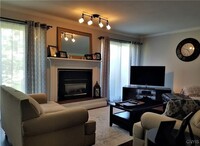Building Photo - 447 Summerhaven Dr N