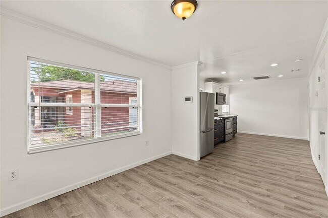 Building Photo - 1605 E 29th Ave