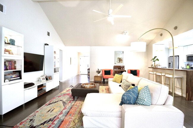Building Photo - 2815 Inridge Dr