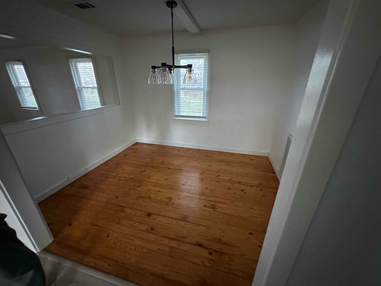 Building Photo - 25034 Kenneth Ave