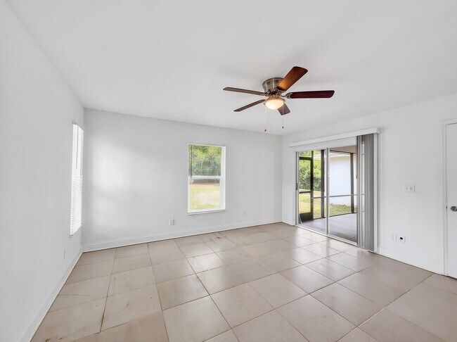 Building Photo - Annual rental offering privacy and space on 1.14 acres in Naples!