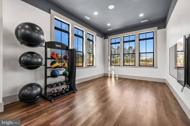 Building Photo - 1201 Walnut Bottom Rd