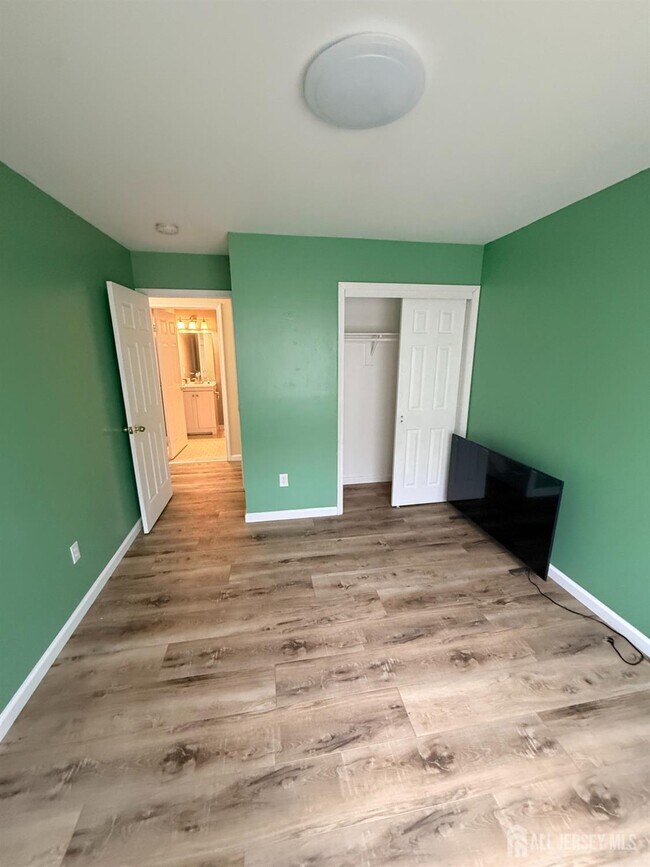 Building Photo - 343 Ventnor Ct