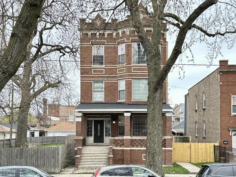 Building Photo - 2537 N Kildare Ave
