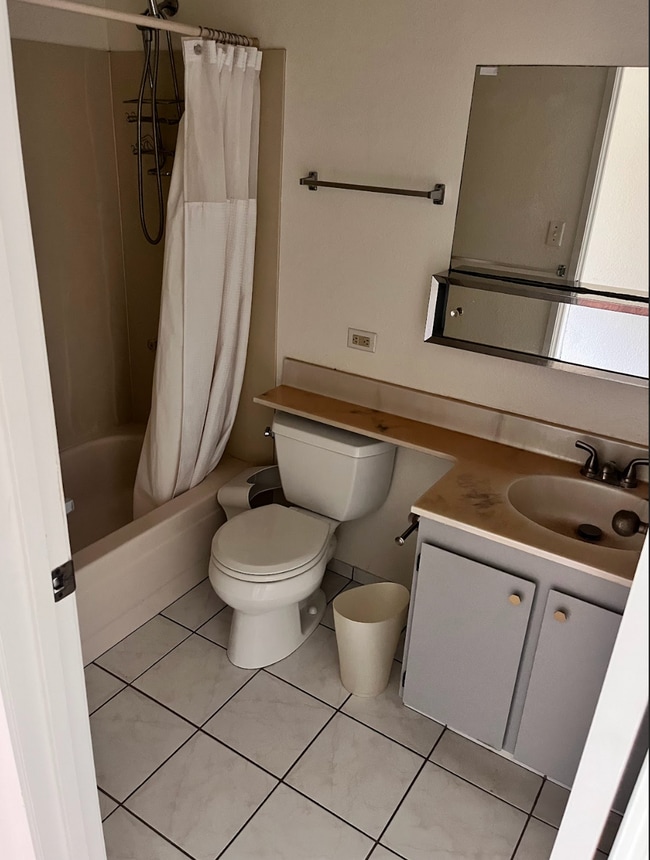 Building Photo - 15 Kulanihakoi St