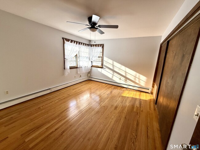 Building Photo - 27 White Oak Rd