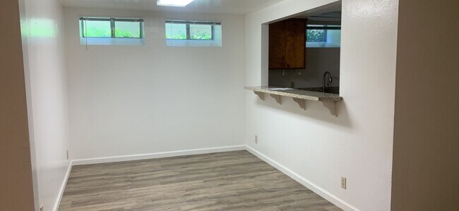 Building Photo - 728 W 3rd St