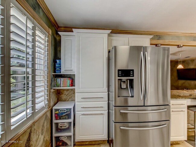 Building Photo - 88 Oakwood Rd