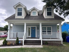 Building Photo - Charming 4-Bed, 2.5-Bath Coastal Cottage –...