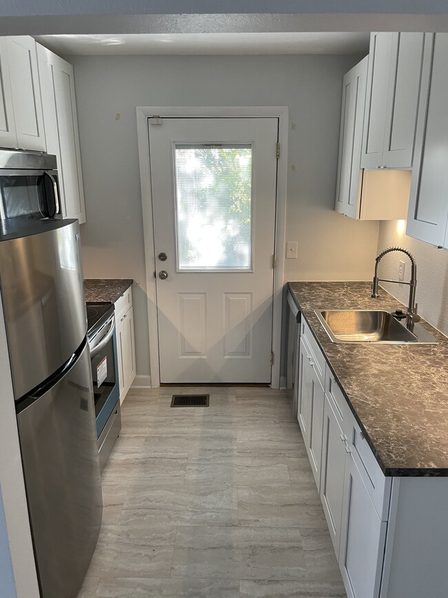 Building Photo - 238 E Harding St