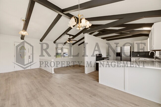 Building Photo - 322 S Jonathan St