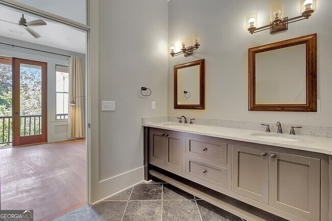 Building Photo - 10659 Serenbe Ln