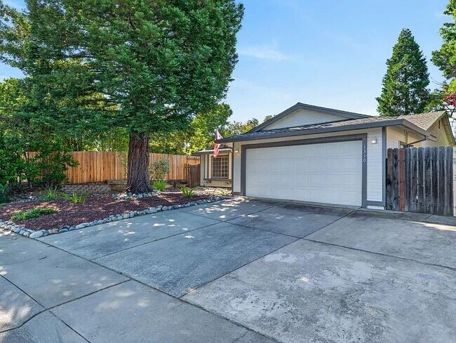 Building Photo - 3 bedroom 2 bath in Dry Creek School District.