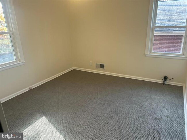 Building Photo - 3013 Nash Pl SE