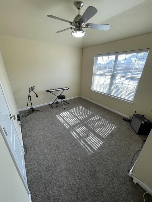 Building Photo - 625 Hutchins Dr