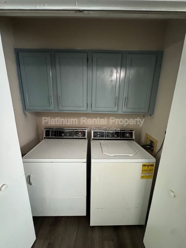 Building Photo - 1804 Pine Tree Dr