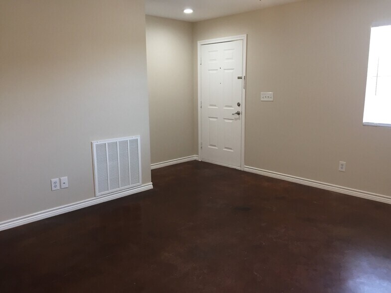 Building Photo - 2249 Ridgeview Dr