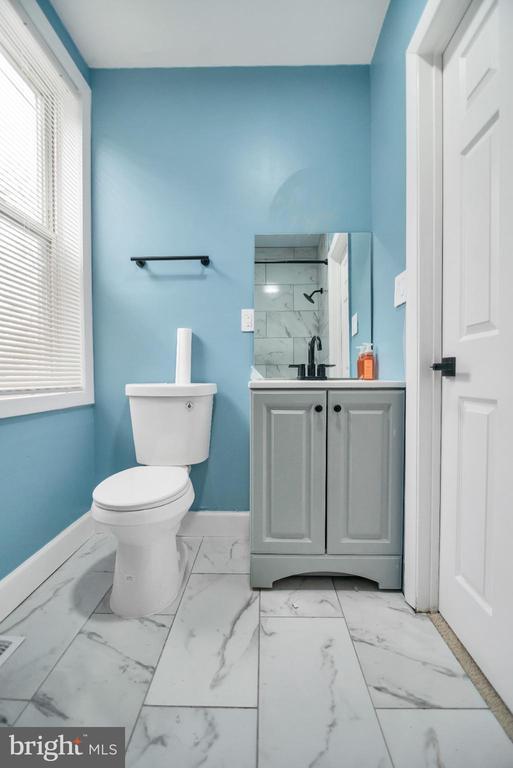 Building Photo - 2214 Wilkens Ave