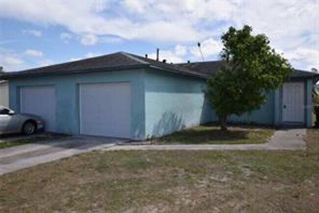 Primary Photo - 2 Bedroom 2 Bath Duplex For Rent at 3175 S...