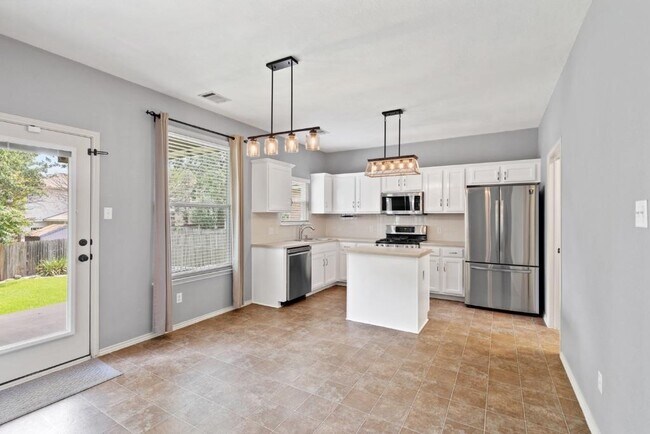 Building Photo - 2704 Greenlee Dr